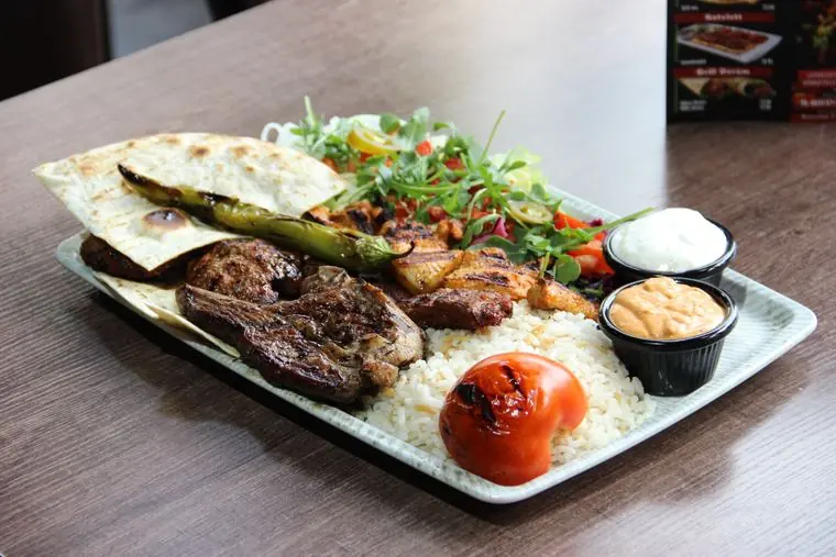 Frisch zubereitetes Gericht im Istanbul Restaurant