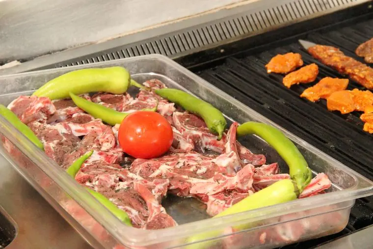 Spezialitäten vom Grill und Dönerspieß