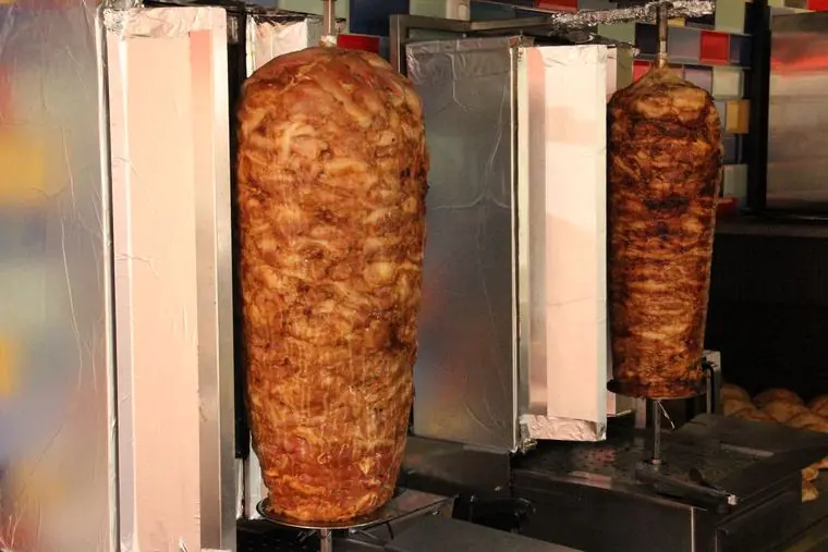 Dönerspieße mit Hähnchen- und Kalbfleisch