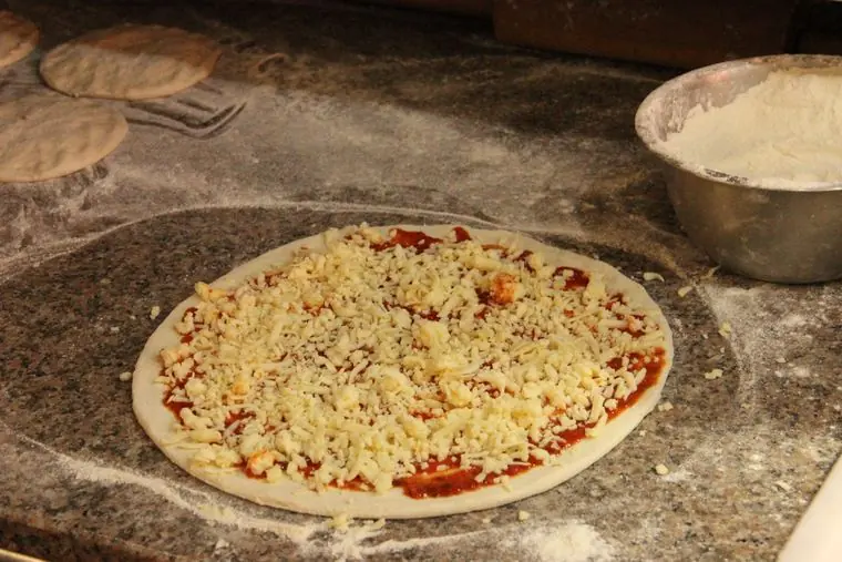 Pizza vor dem Backen