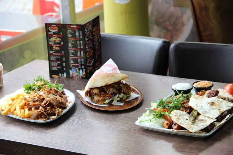 Döner Teller, Döner im Brot und gemischter Grillteller