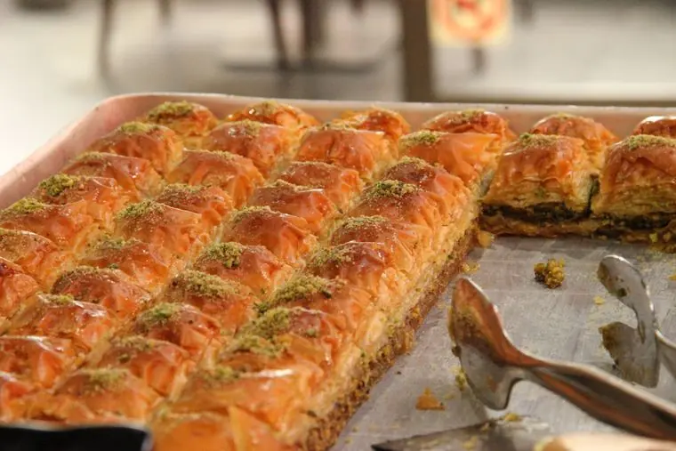 Frisches Baklava mit Pistazien aus dem Istanbul Restaurant Kaufbeuren