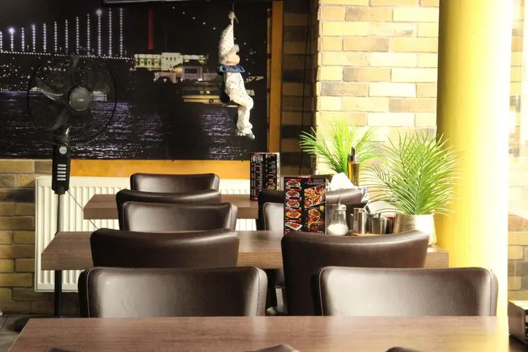 Gastraum mit Bosporus-Motiv an der Wand im Istanbul Restaurant Kaufbeuren